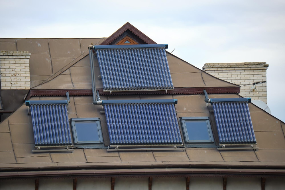 solarthermie anlage auf einem dach