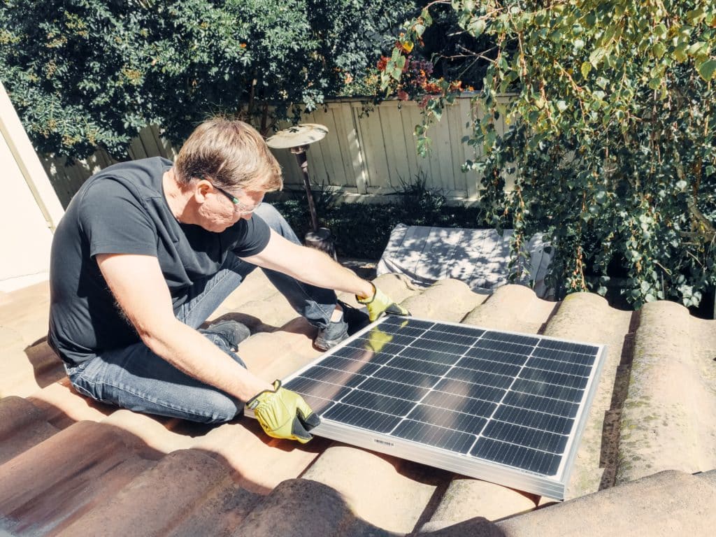 solarpanel installation auf terrassendach