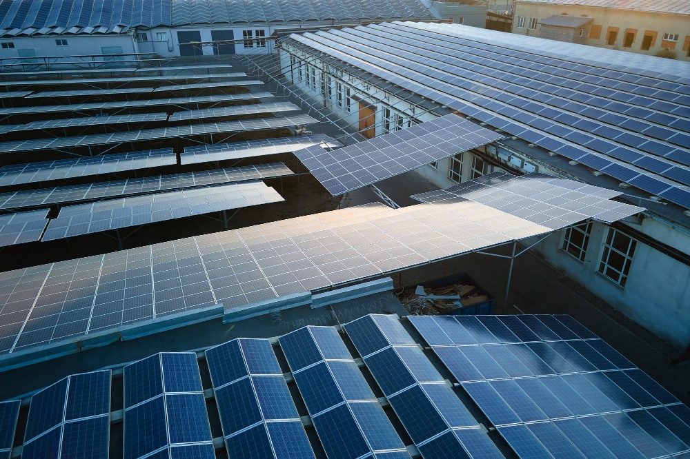 Sehr große Dachflächen mit Solarmodulen